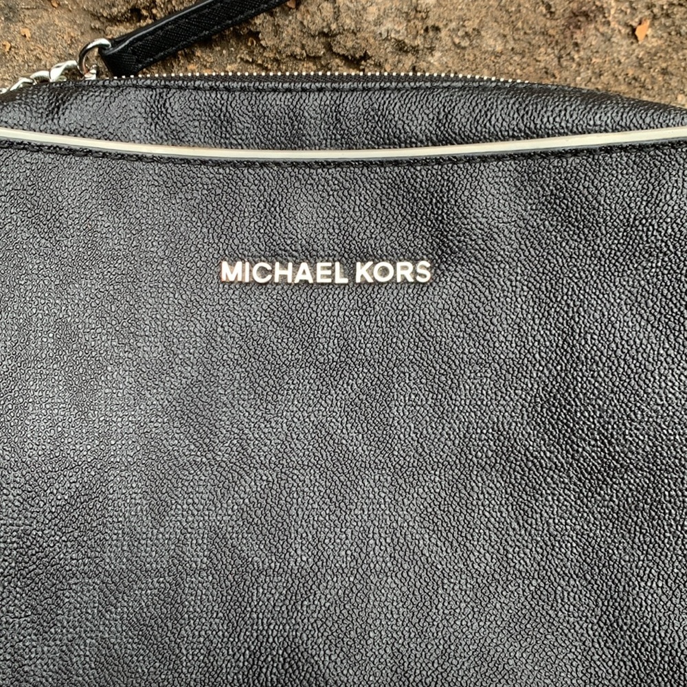 Michael Kors Black Messenger Bag Sleek Saffiano Leather - Picture 2 of 6